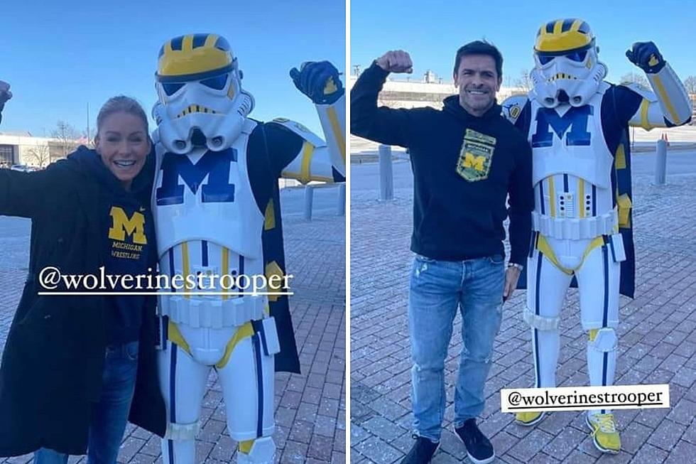 Kelly Ripa in Ann Arbor Giving Big Support to U of M Wrestling