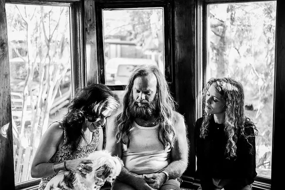 Swans Expat Thor Harris Gets by With Help From His Friends