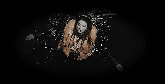 Kate Bush Nearly Freezes Herself to &#8216;Dream of Sheep&#8217;