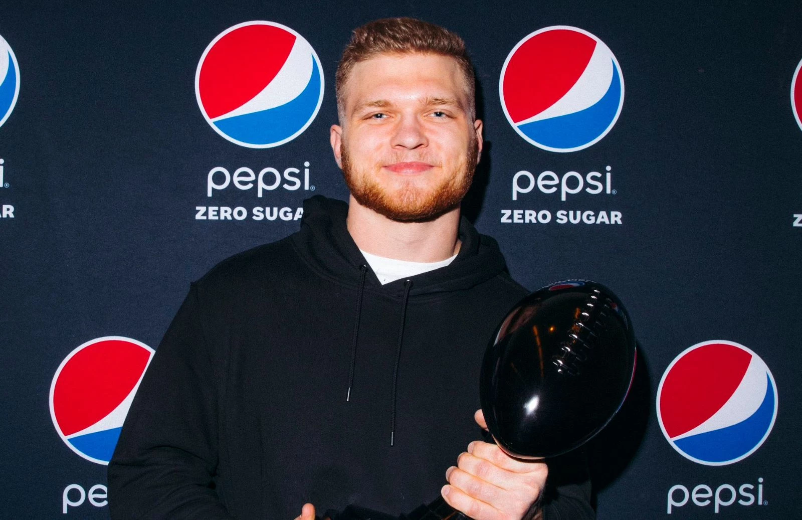 Lions' Aidan Hutchinson wins 2022 Pepsi Rookie of the Year