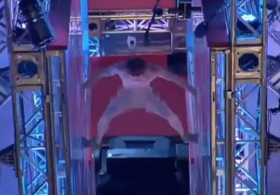 Crazy Naked Guy Streaks American Ninja Warrior Course [Video]