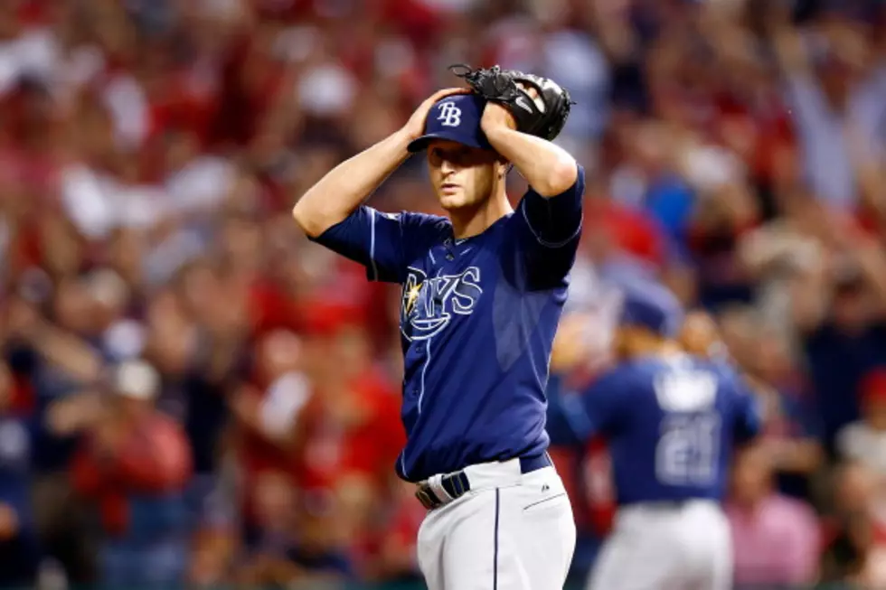 Ray’s Pitcher Alex Cobb Proposes to Girlfriend with Help of a Dolphin [VIDEO]