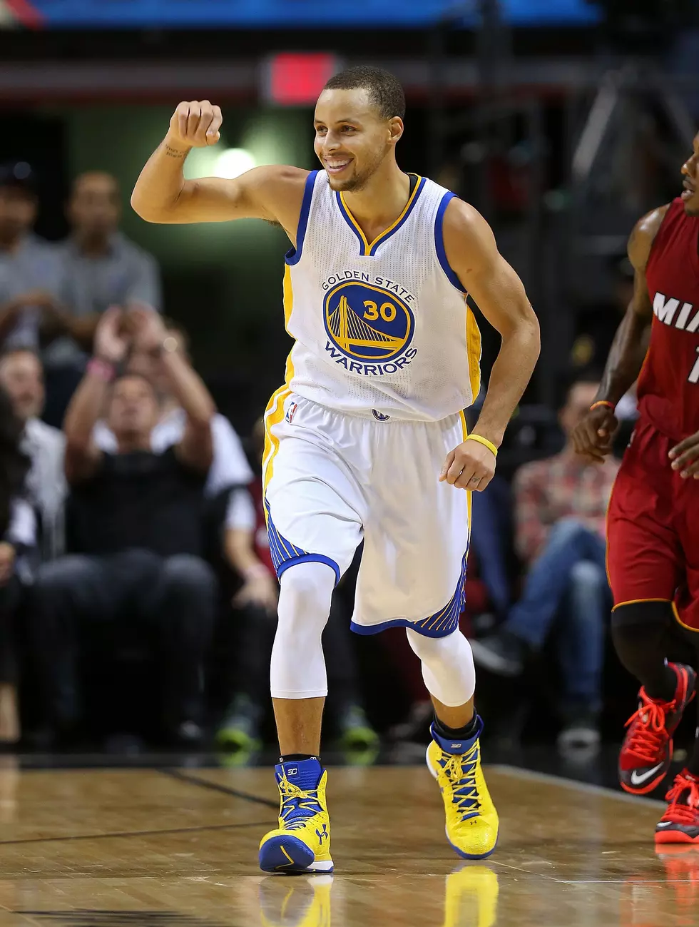 Watch Stephen Curry’s Sick Two-Handed Dunk
