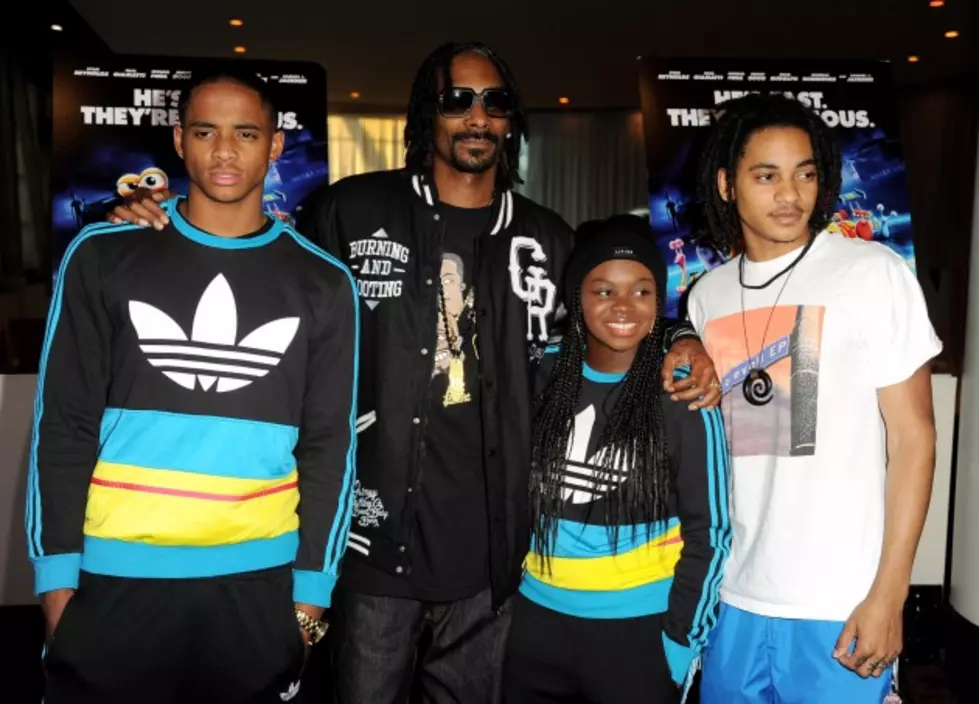 Snoop Dogg&#8217;s Son Tricks Dad, Signs with UCLA