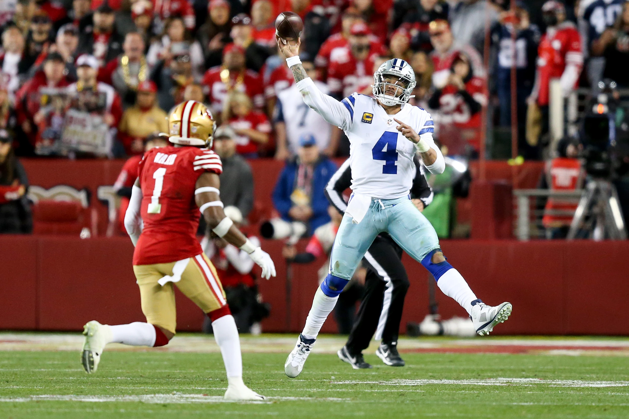 Cowboy down: Romo leaves game as Panthers dominate Dallas