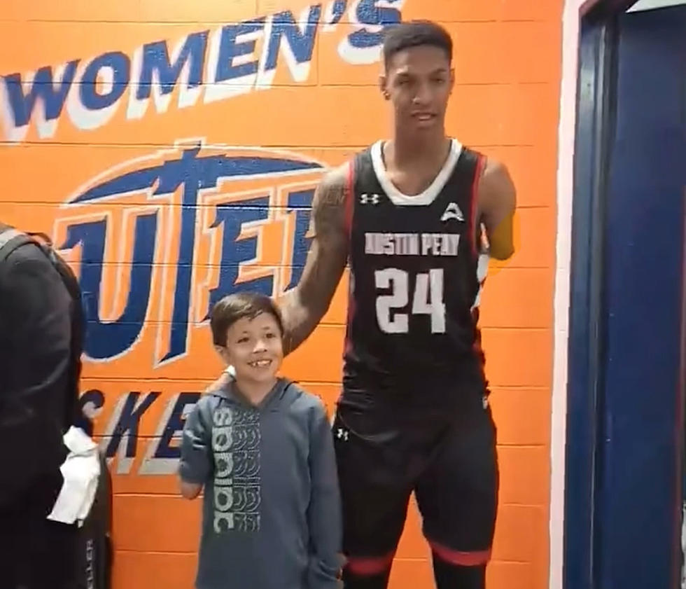 Austin Peay’s One-Armed D1 Hoops Player, Hansel Enmanuel, Connects with Young Fan in El Paso