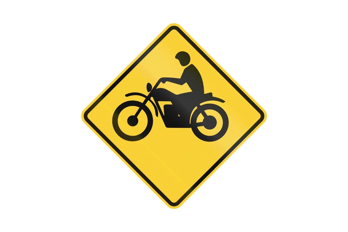 Знак мотоцикл в круге. Дорожный знак мотоцикл. Дорожные знаки для мотоциклистов. Дорожные знаки для мопедов. Знак мопеда.