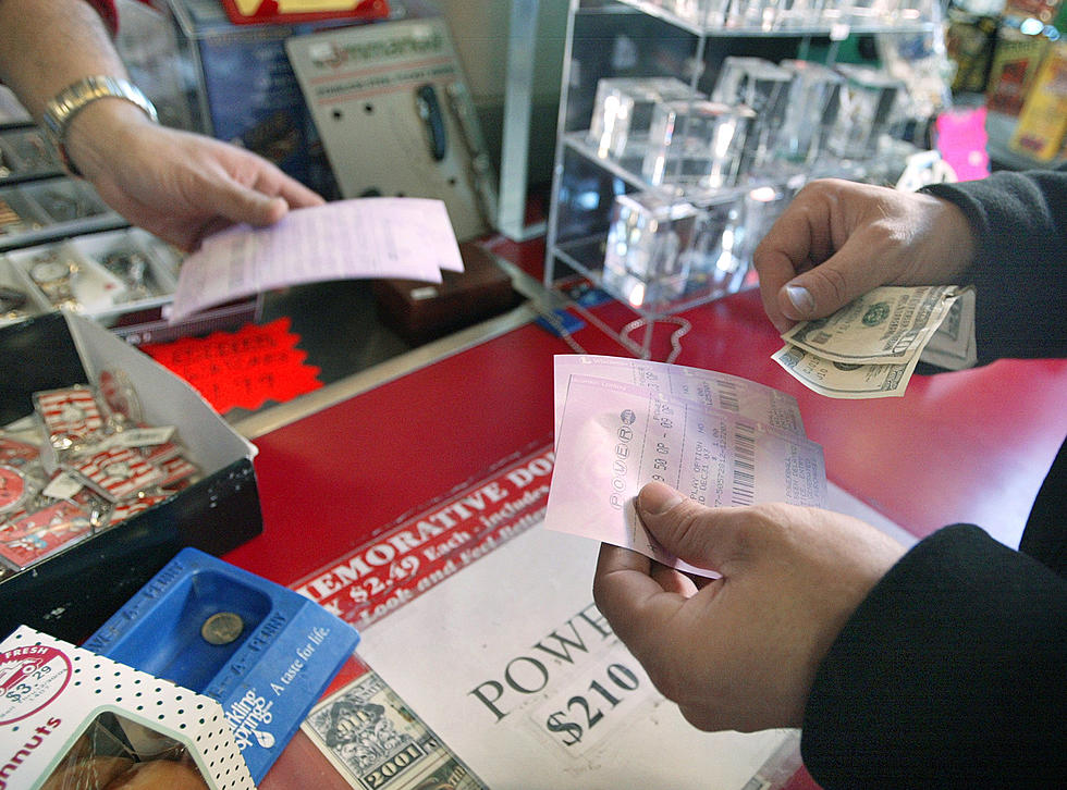 Iowa Man Accidentally Buys Winning Lottery Ticket Because He Forgot His Glasses