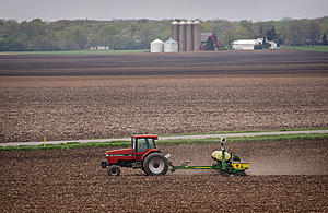 Report: 2023 Net Farm Income Drops to 8%