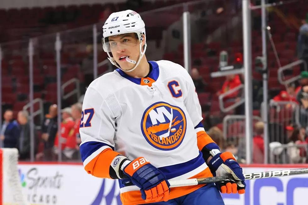 New York Islanders v Chicago Blackhawks