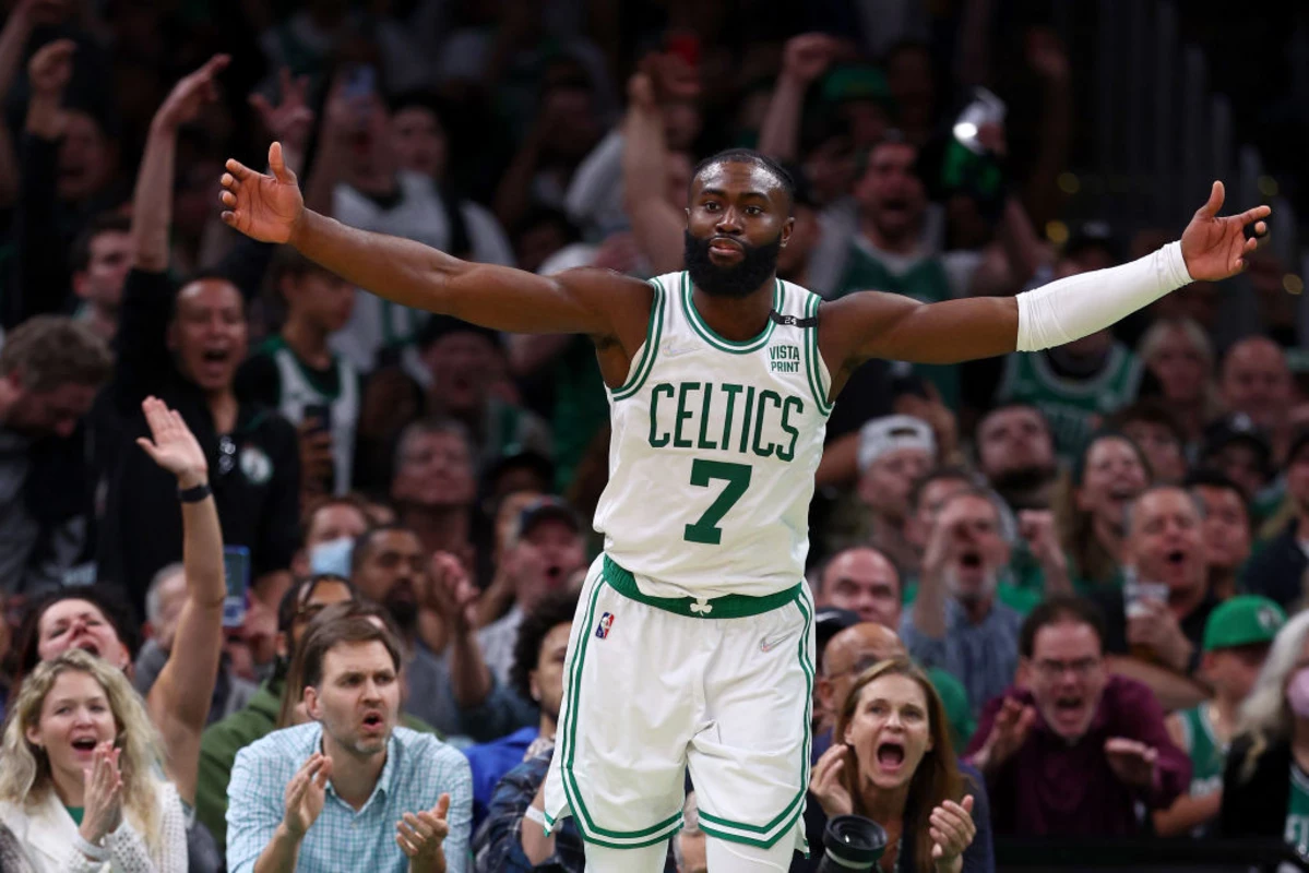 Celtics open season with celebration of 'lord of the rings' Bill Russell