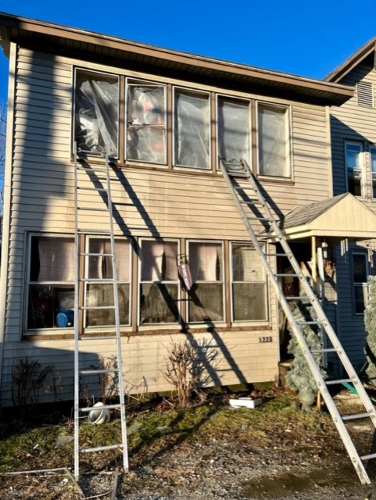 Pitts.  Residents of the structure alerted to a fire by a good Samaritan