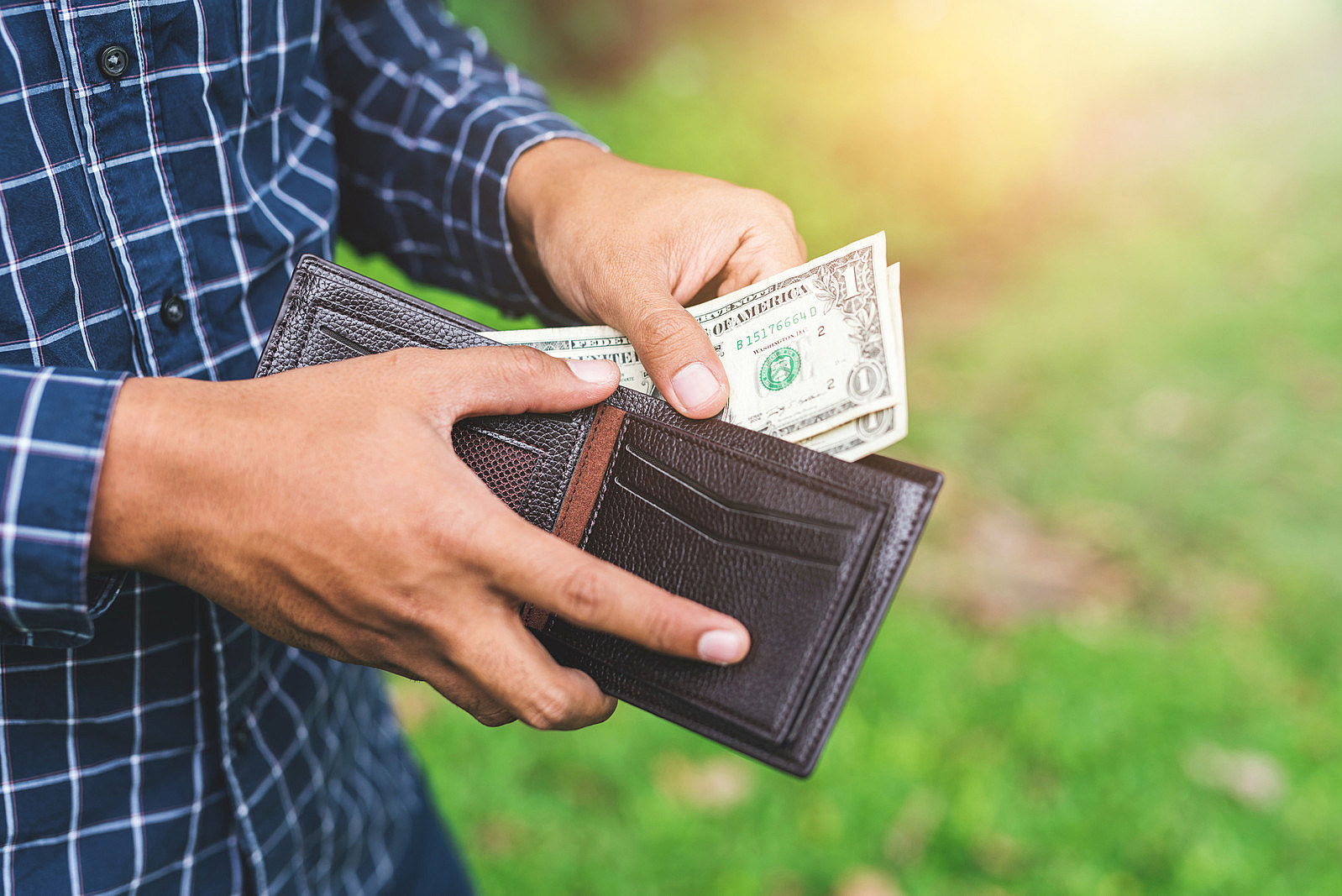 Wallet with $45,000 cash left behind on plane in Vietnam 