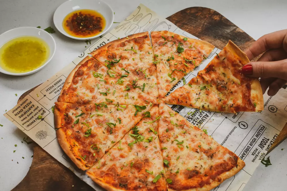 Pizza Fans, Here's Where To Stop If You're Traveling Across MA