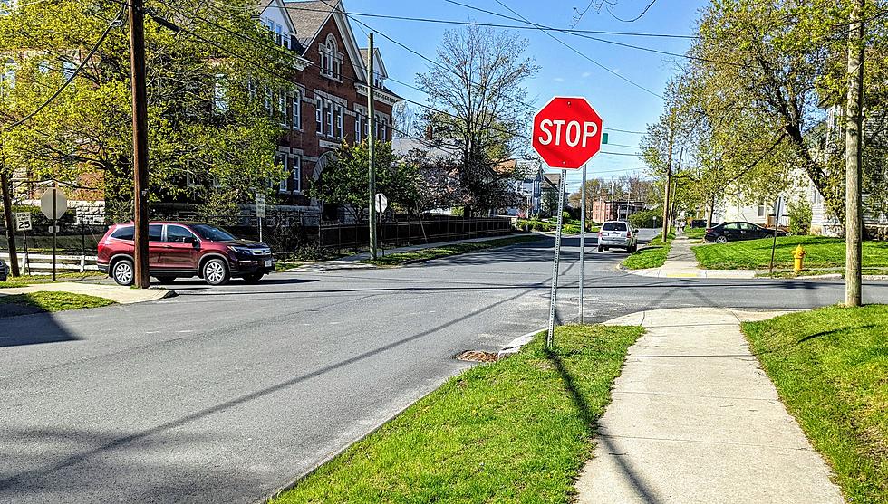 Four-Way-Stops: Who Has the Right of Way?
