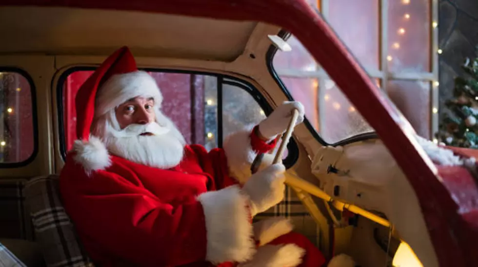 This Massachusetts Longest Drive-Thru Christmas Light Show Rolls On!