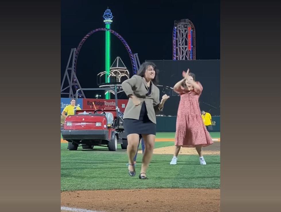 NY Baseball Team Held Seinfeld Night with an Elaine Dance Contest