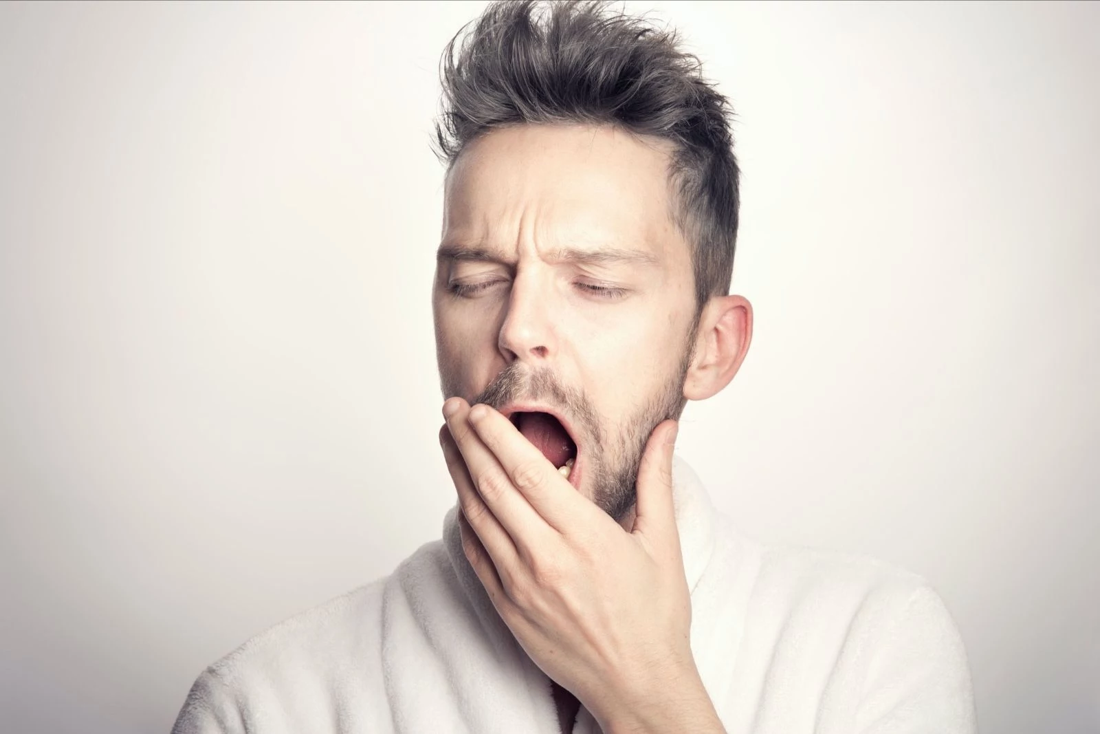 Using Axe, Son Forces Mom to Watch Movies With Him photo