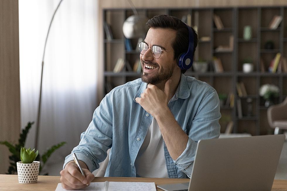 Should Headphones and Earbuds Be Allowed in the Idaho Workplace?