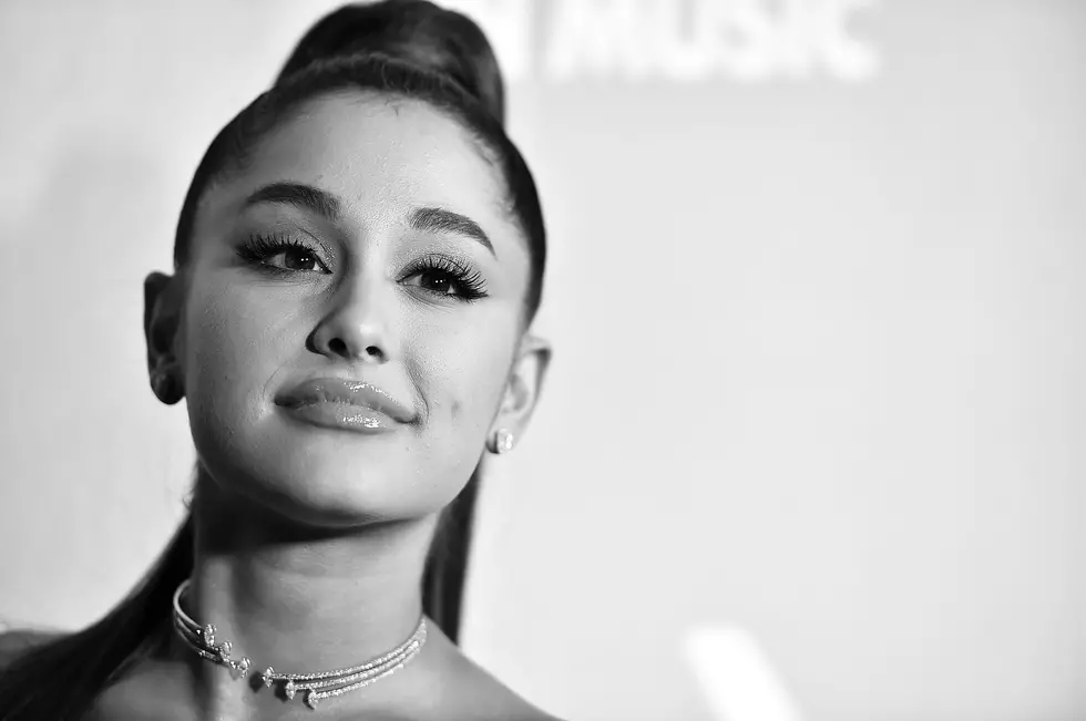 Ariana Grande Rented Out This New Jersey Skating Rink &#038; Fans Went Wild