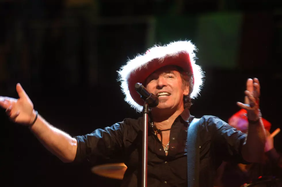 Springsteen’s ‘Santa Claus is Coming to Town’ Is the WORST Christmas Song, Here’s Why