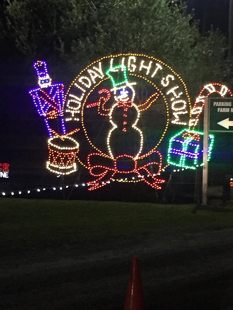 Shady Brook Farm Holiday Light Show Wins Title