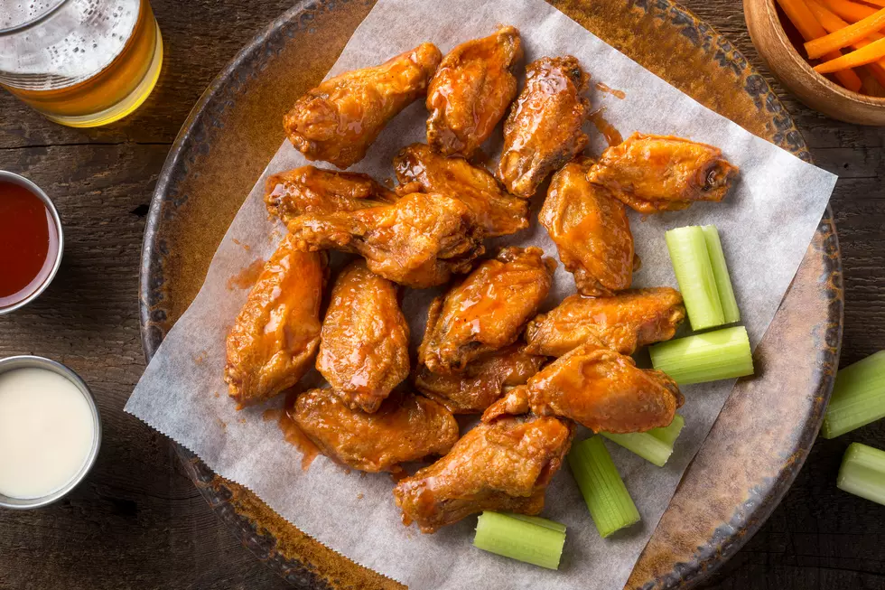 Get Free Wings from Hooters on Valentine's Day!