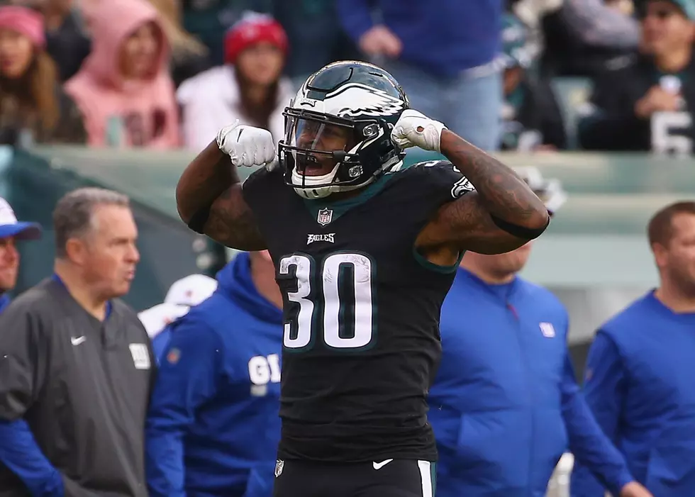 Philadephia Eagles Player Visits his Former School in New Jersey