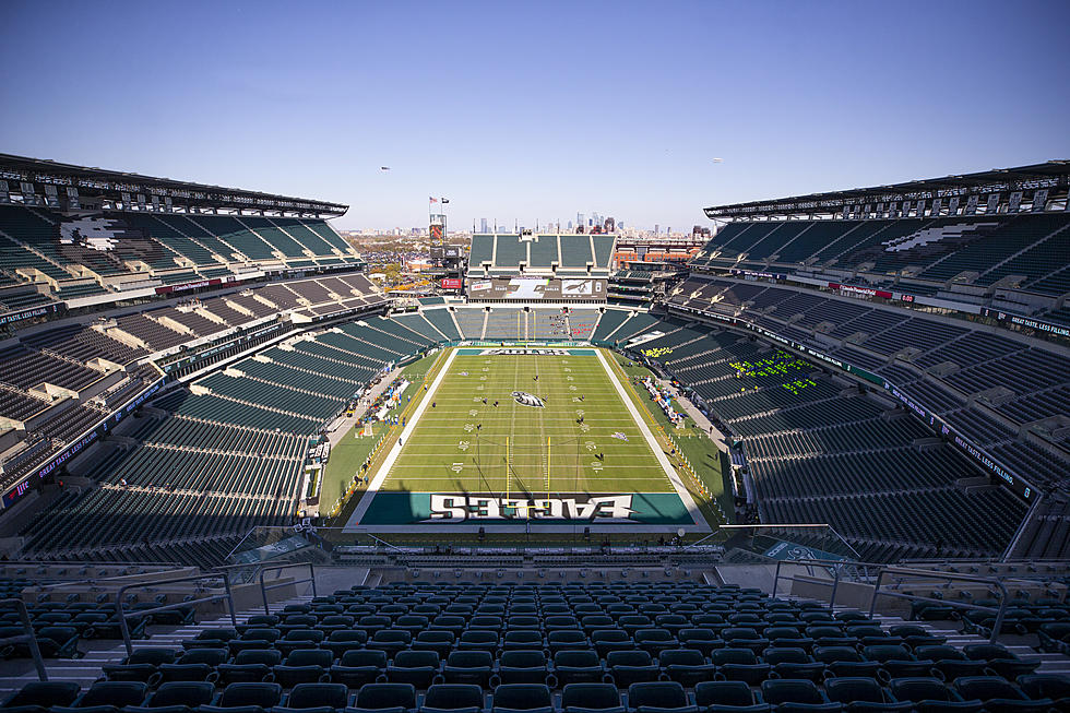 Eagles Super Fans Take Engagement Pictures At The Linc