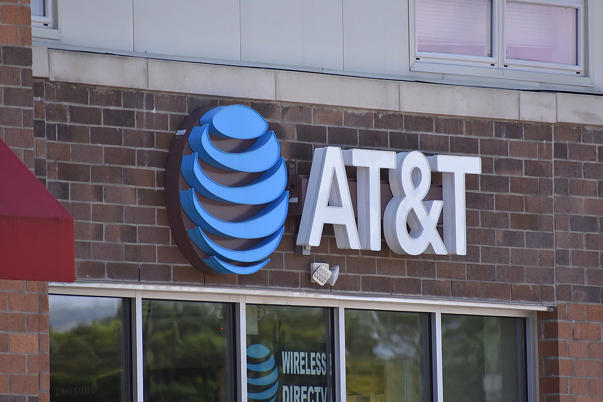 AT&T Wireless Giving Doctors and Nurses 3 Months Free Service