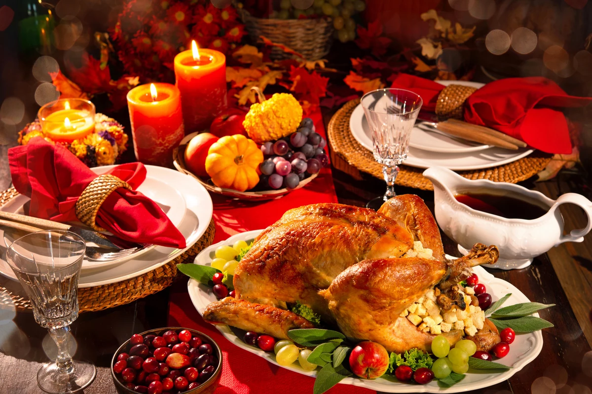 Ужин осень. Thanksgiving dinner. Жареная индейка и тыквенный пирог. Turkey dinner. Thanksgiving dinner Earrings.