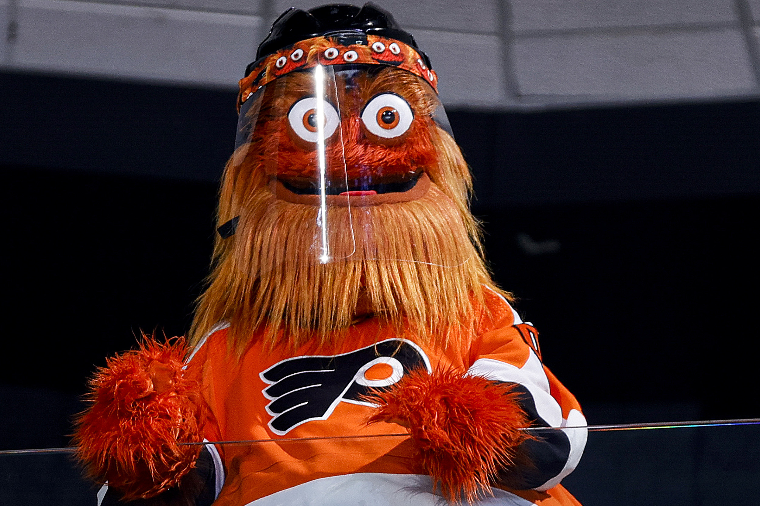 Philadelphia Flyers Wear Phillies Jerseys Traveling to NY