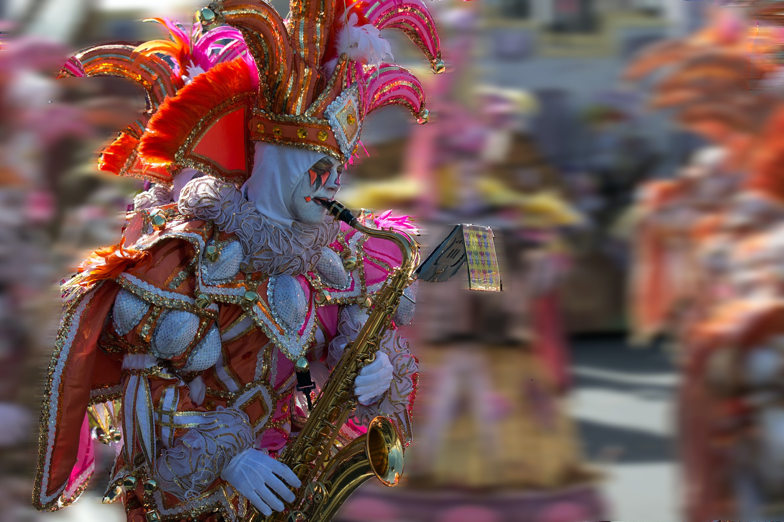 Jason Kelce Makes It Down Parade Route In Mummers Gear 