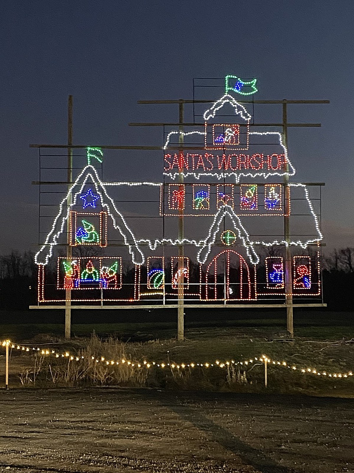 Discounted Holiday Light Show Still Open at Shady Brook Farm
