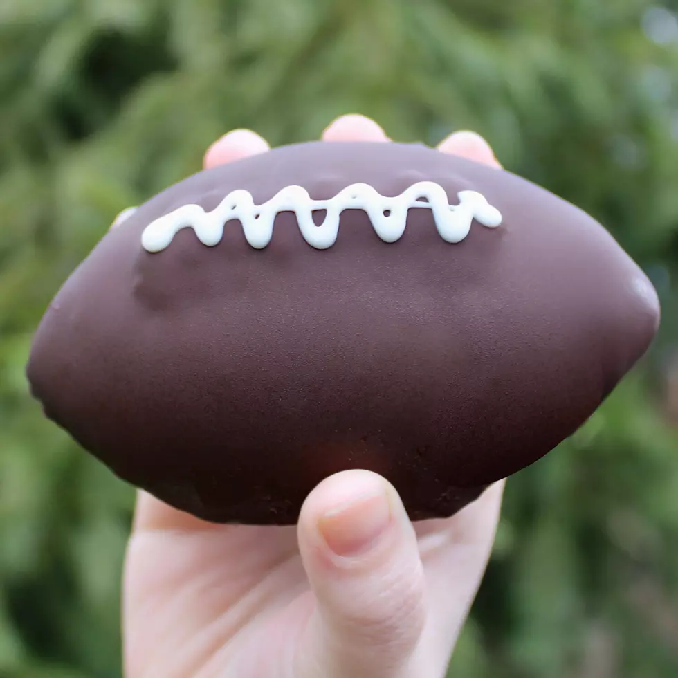 Lambertville, NJ Ice Cream Shop Making Eagles Football Treats