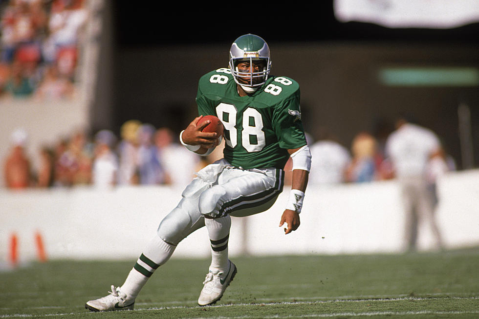 IT’S BAAACK! The Philadelphia Eagles Break Out the “OG” Kelly Green Jerseys!