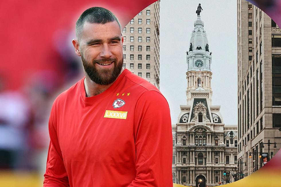 Travis Kelce Spotted in Philadelphia! &#8211; Is He Here to Support Jason? (PICS)