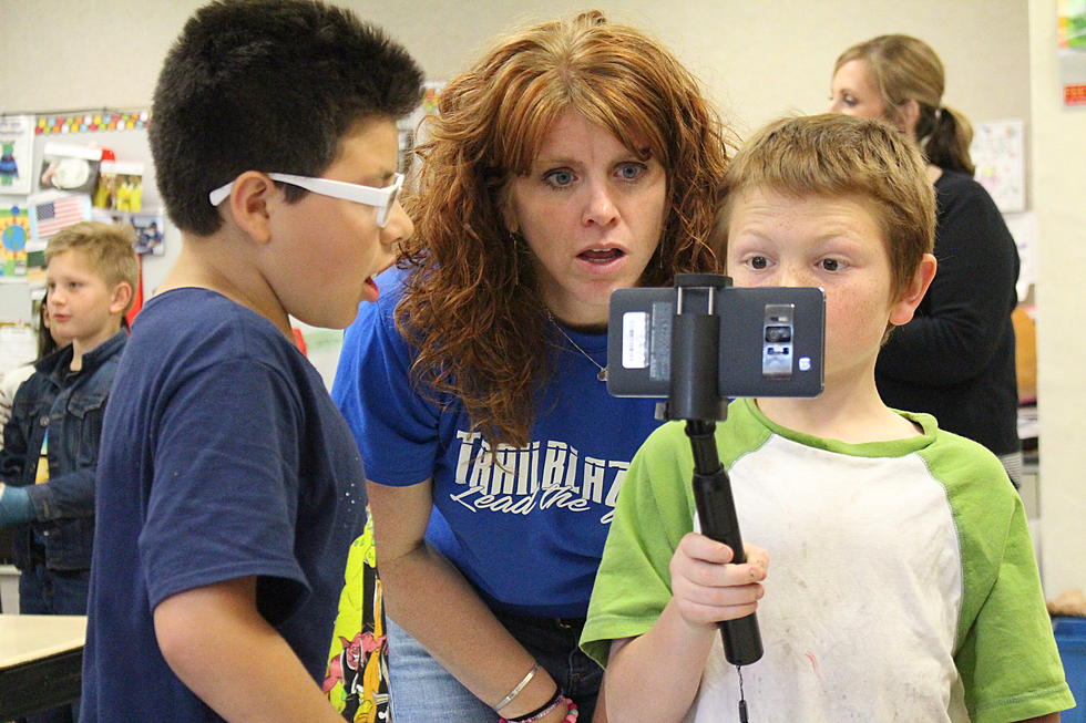 Students at Oregon Trail Elementary Experience Virtual Learning
