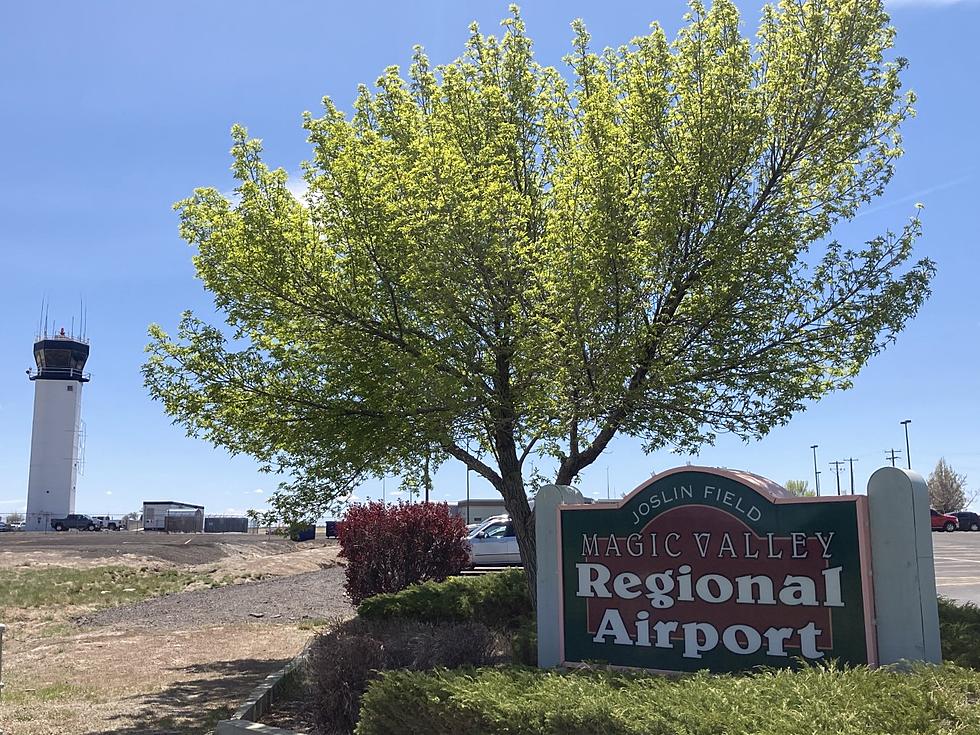 Disabled Aircraft Blocking Main Runway at Twin Falls Airport, Flights Impacted