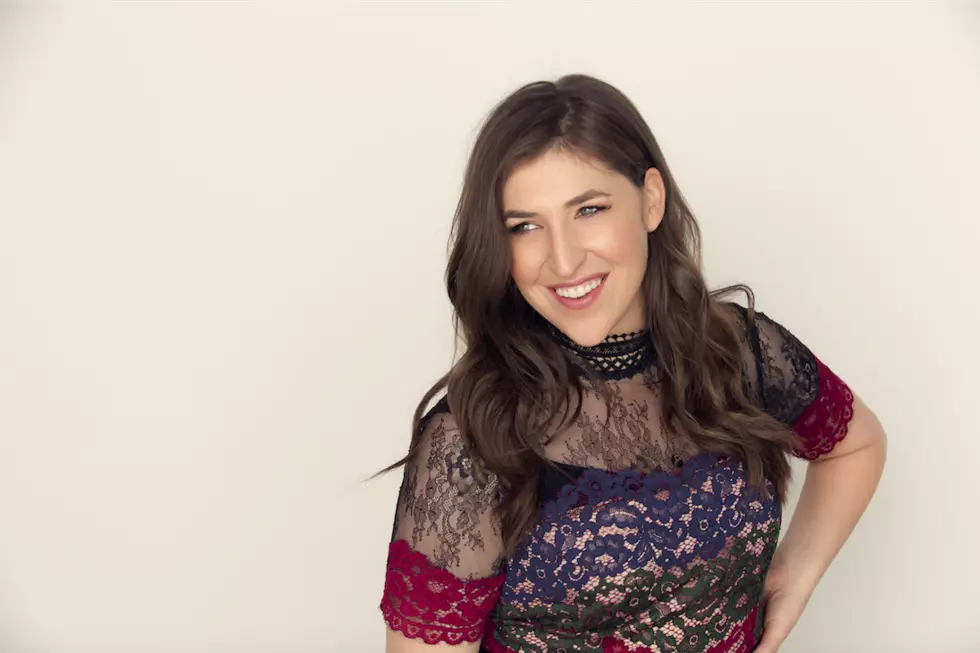 Mayim Bialik&#8217;s Easy Vegan Banana Bread and Her Tips for Plant-Based Living