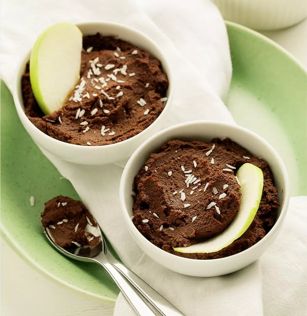 Green Apples with Chocolate Hummus