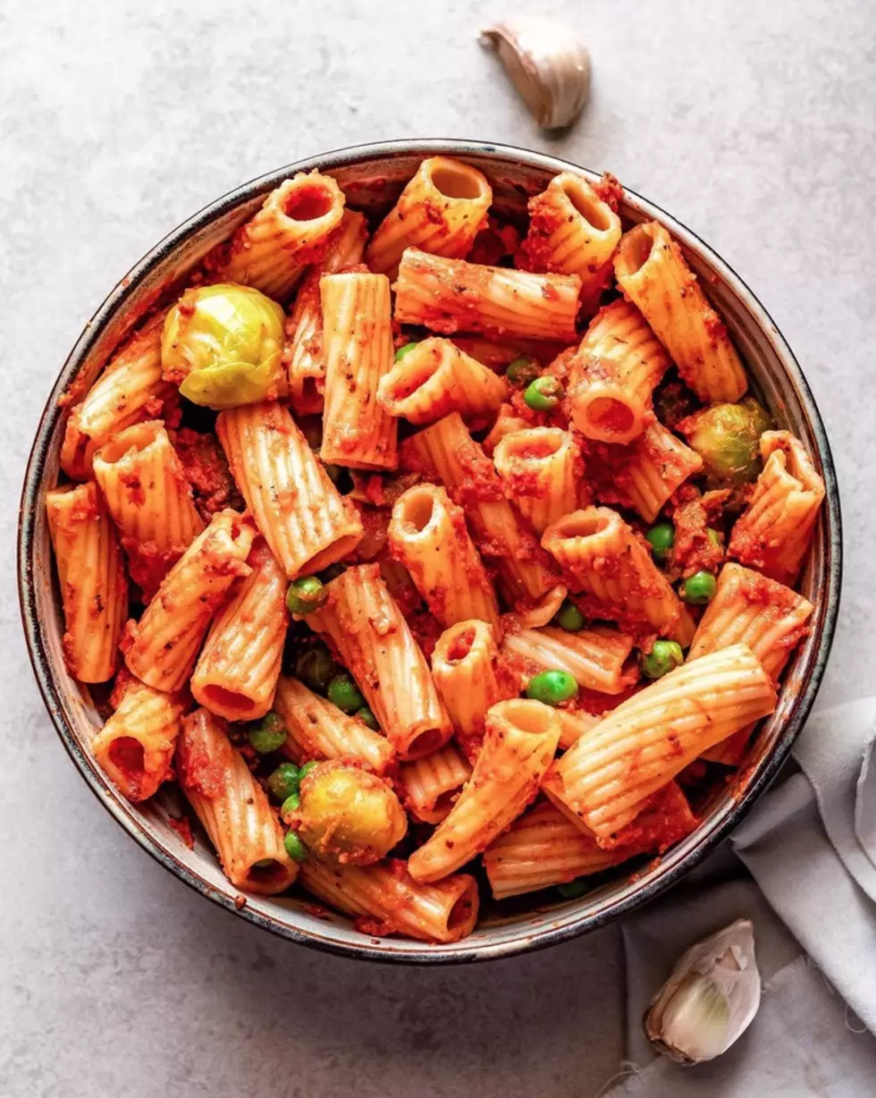 Roasted Red Pepper &#038; Sun-Dried Tomato Sauce with Rigatoni Pasta
