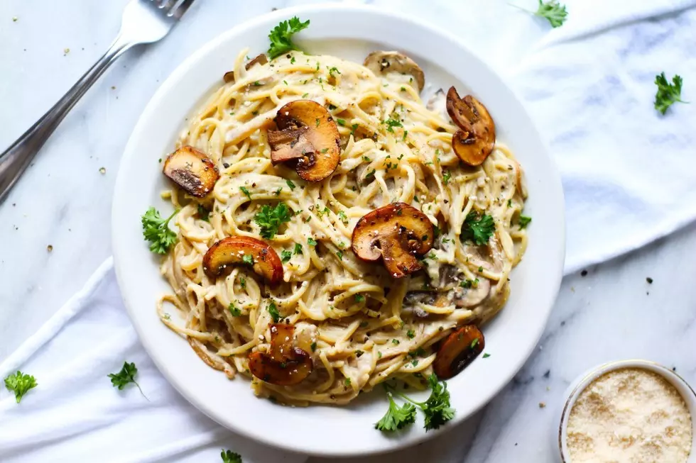 Easy “Creamy” Vegan Mushroom Garlic Pasta