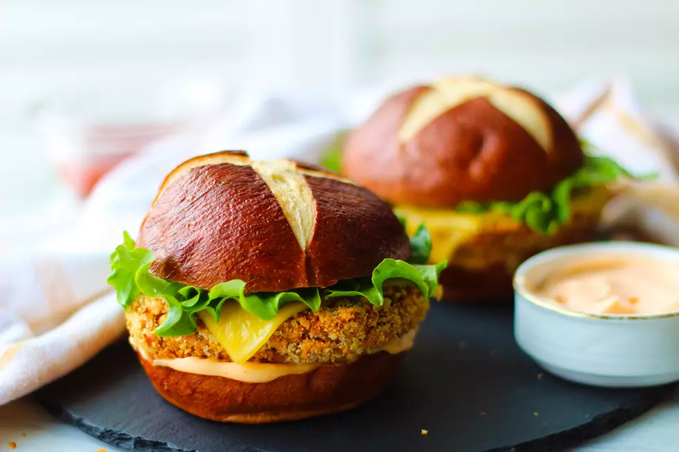 What We’re Cooking This Weekend: Spicy Chickpea Burger