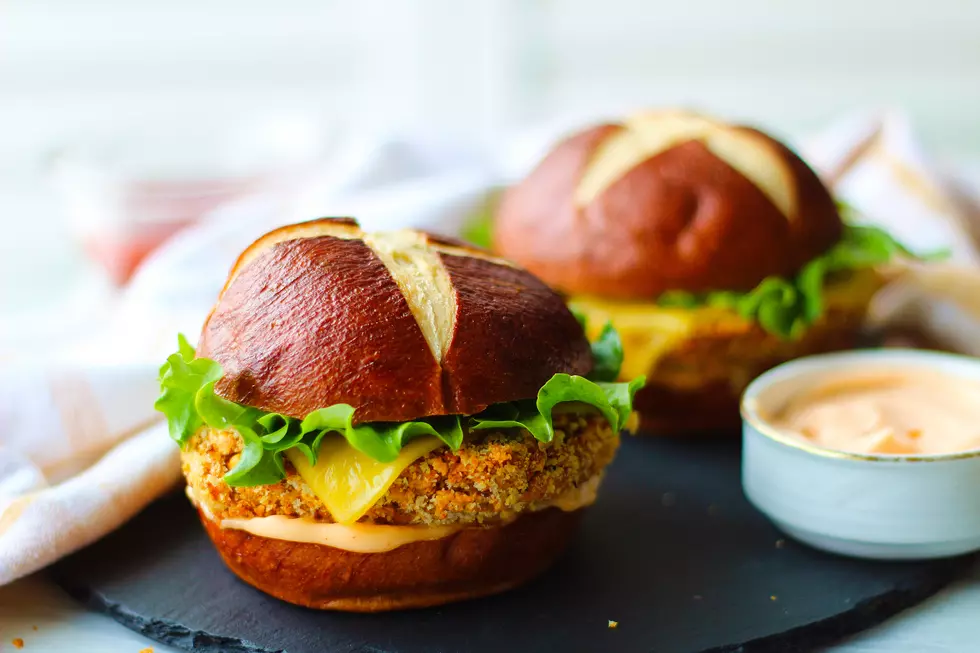 What We&#8217;re Cooking This Weekend: Spicy Chickpea Burger