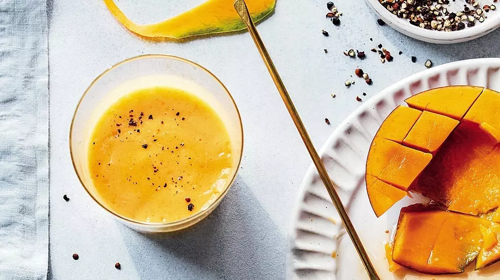 Smoothie of the Day: Golden Milk Turmeric and Cinnamon Smoothie