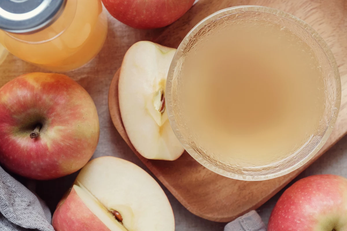 Рецепт воды с яблоками. Молотые яблоки. Яблочный уксус тоник. Полезны ли яблоки для кожи. Canned Apples.