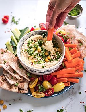Easy Classic Hummus With Fresh Vegetables