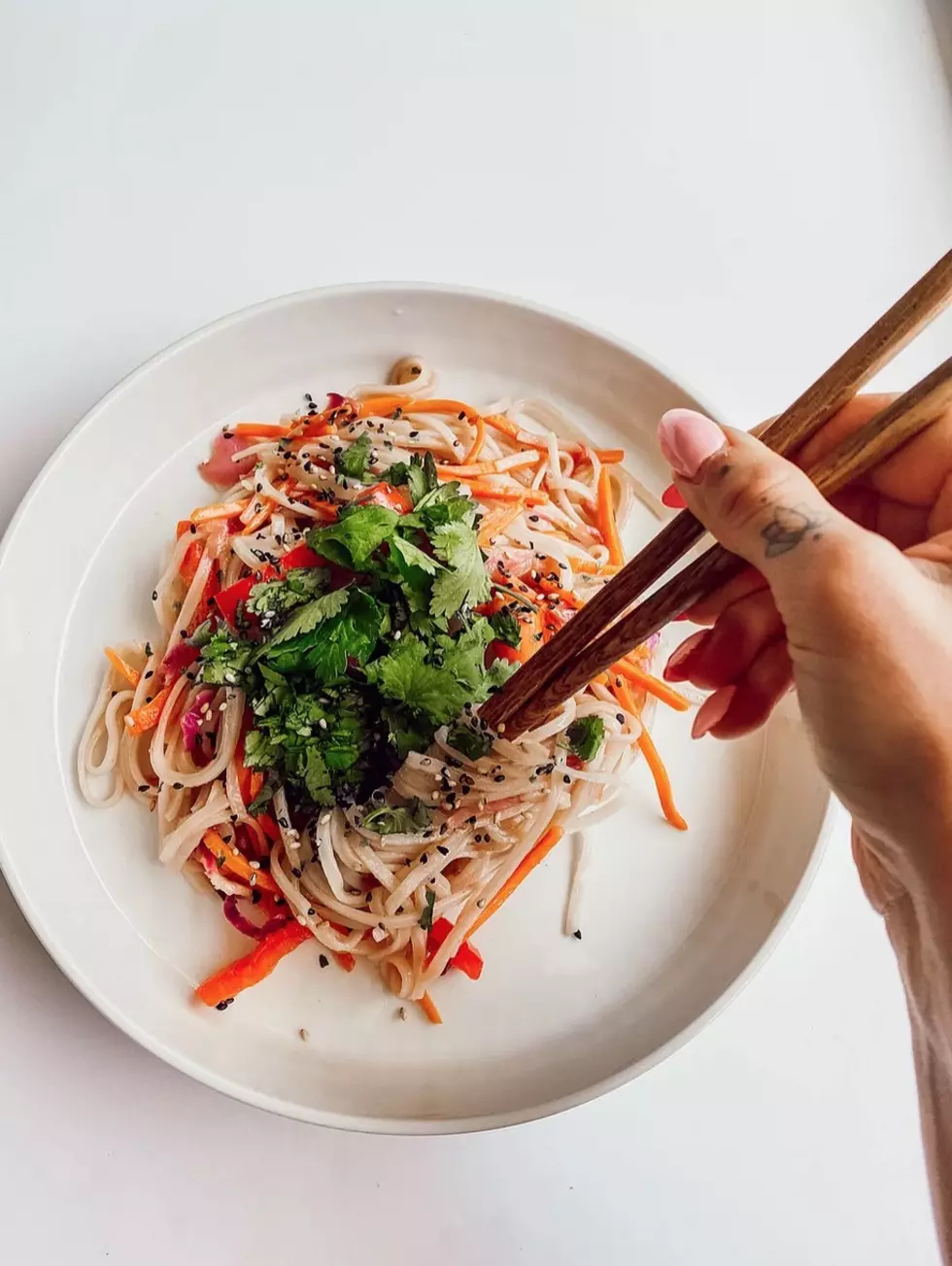 Make This Delicious Vegetable Pad Thai For a Healthy, Plant-Based Dinner