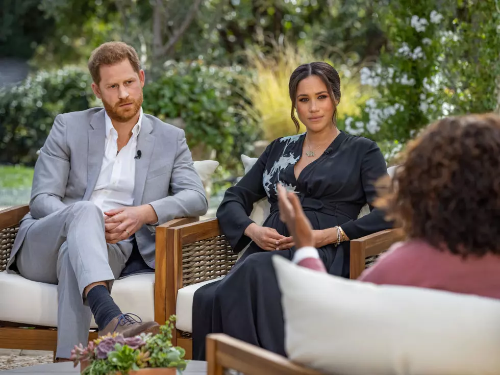 Meghan Markle &#038; Prince Harry Rescue Chickens and Show Off Their Coop